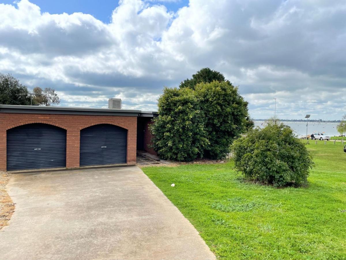 Absolute Waterfront At Woodlands Villa Yarrawonga Exterior photo